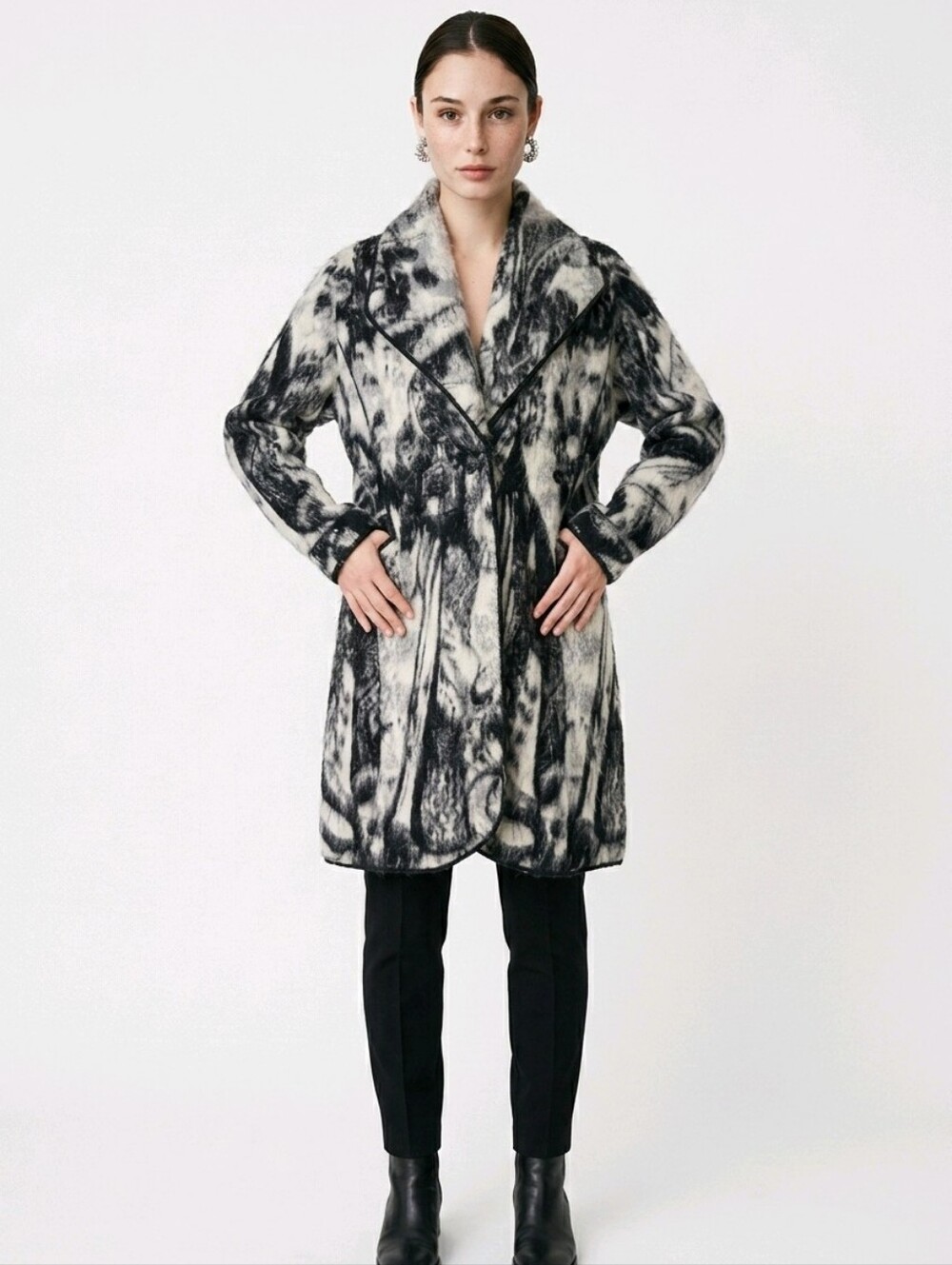 FUZZI  Shearling Teddy Coat in Black & Cream